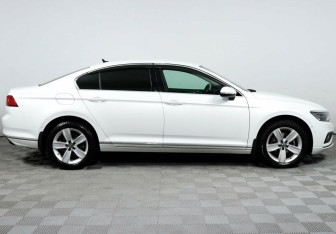 Подержанный автомобиль Volkswagen Passat Sedan 2020 года (4 фото)