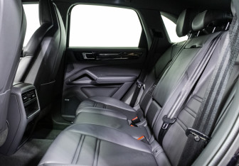 Подержанный автомобиль Porsche Cayenne 2020 года (14 фото)