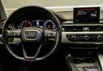 Подержанный автомобиль Audi A4 Sedan 2017 года (8 фото)