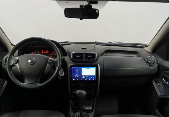 Подержанный автомобиль Nissan Terrano 2014 года (11 фото)