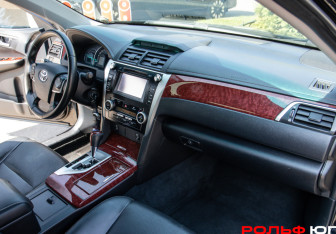 Подержанный автомобиль Toyota Camry Sedan 2013 года (7 фото)