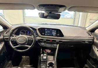 Подержанный автомобиль Hyundai Sonata 2020 года (11 фото)