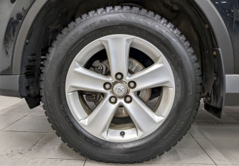 Подержанный автомобиль Toyota RAV4 2019 года (17 фото)