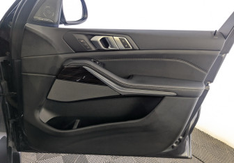 Подержанный автомобиль BMW X5 2019 года (21 фото)