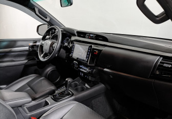 Подержанный автомобиль Toyota Hilux 2020 года (13 фото)