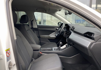 Подержанный автомобиль Audi Q3 2020 года (23 фото)