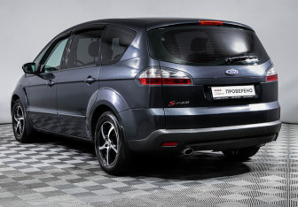 Подержанный автомобиль Ford S-MAX 2006 года (7 фото)