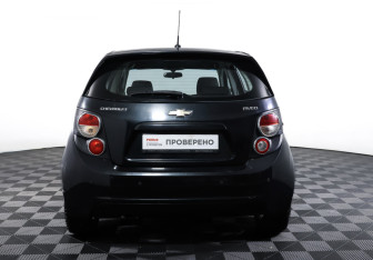 Подержанный автомобиль Chevrolet Aveo Hatchback 2014 года (6 фото)