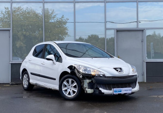 Подержанный автомобиль Peugeot 308 Hatchback 2009 года (3 фото)