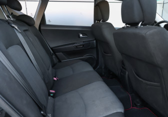 Подержанный автомобиль Kia Ceed Wagon 2010 года (13 фото)