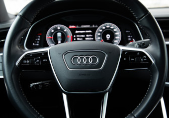 Подержанный автомобиль Audi A7 2020 года (15 фото)