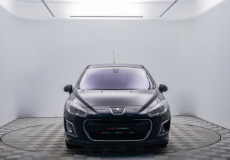 Подержанный автомобиль Peugeot 308 Hatchback 2011 года (2 фото)