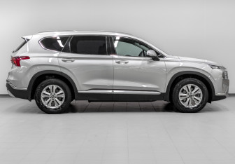 Подержанный автомобиль Hyundai Santa Fe 2021 года (4 фото)