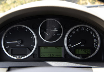 Подержанный автомобиль Land Rover Discovery 2008 года (9 фото)