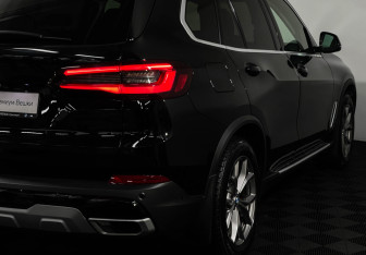 Подержанный автомобиль BMW X5 2021 года (21 фото)