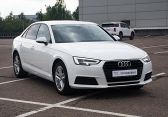 Подержанный автомобиль Audi A4 Sedan 2019 года (3 фото)