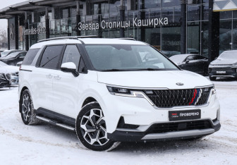 Подержанный автомобиль Kia Carnival 2020 года (23 фото)