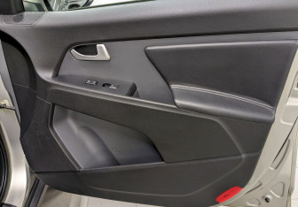 Подержанный автомобиль Kia Sportage 2012 года (18 фото)