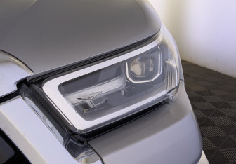 Подержанный автомобиль Toyota Hilux 2022 года (13 фото)