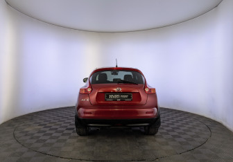 Подержанный автомобиль Nissan Juke 2013 года (6 фото)