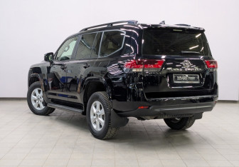Подержанный автомобиль Toyota Land Cruiser Suv 2021 года (11 фото)