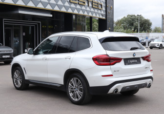 Подержанный автомобиль BMW X3 2020 года (7 фото)