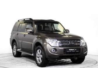 Подержанный автомобиль Mitsubishi Pajero 2012 года (3 фото)