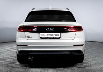 Подержанный автомобиль Audi Q8 2022 года (6 фото)