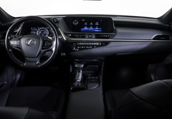 Подержанный автомобиль Lexus ES 2020 года (12 фото)