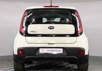Подержанный автомобиль Kia Soul 2017 года (6 фото)