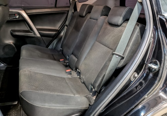 Подержанный автомобиль Toyota RAV4 2019 года (10 фото)