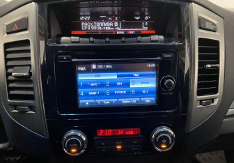 Подержанный автомобиль Mitsubishi Pajero 2014 года (14 фото)