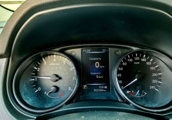 Подержанный автомобиль Nissan X-Trail 2018 года (18 фото)