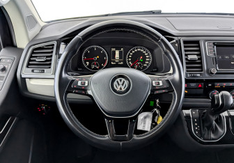 Подержанный автомобиль Volkswagen Multivan 2019 года (24 фото)