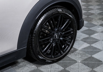 Подержанный автомобиль MINI Hatch 2021 года (15 фото)