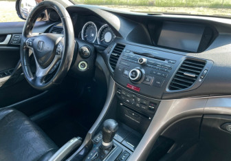 Подержанный автомобиль Honda Accord Sedan 2010 года (9 фото)