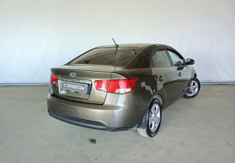 Подержанный автомобиль Kia Cerato Sedan 2009 года (6 фото)