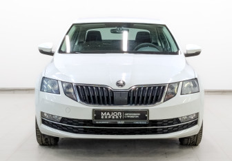 Подержанный автомобиль Skoda Octavia Liftback 2019 года (2 фото)