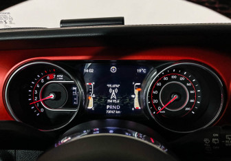 Подержанный автомобиль Jeep Wrangler 2018 года (11 фото)