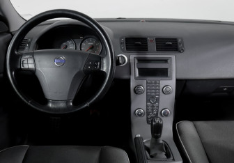 Подержанный автомобиль Volvo C30 2007 года (12 фото)
