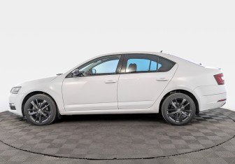 Подержанный автомобиль Skoda Octavia Liftback 2019 года (8 фото)