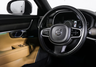 Подержанный автомобиль Volvo V90 Cross Country 2019 года (12 фото)