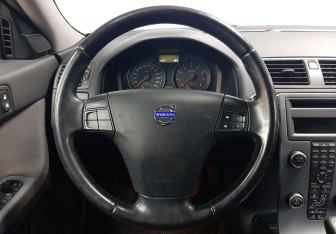 Подержанный автомобиль Volvo S40 2012 года (16 фото)