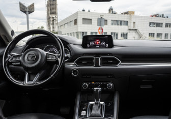 Подержанный автомобиль Mazda CX-5 2018 года (13 фото)