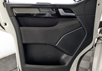 Подержанный автомобиль Volkswagen Multivan 2018 года (19 фото)