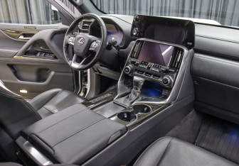 Подержанный автомобиль Lexus LX 2022 года (11 фото)