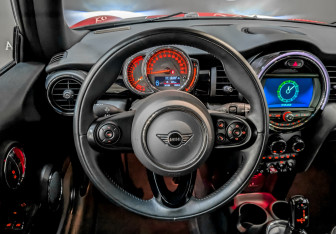 Подержанный автомобиль MINI Hatch 2020 года (21 фото)
