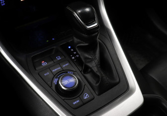 Подержанный автомобиль Toyota RAV4 2020 года (12 фото)
