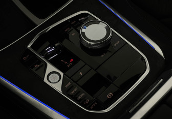 Подержанный автомобиль BMW X5 2025 года (20 фото)