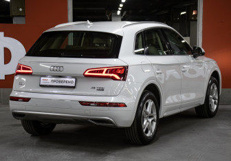 Подержанный автомобиль Audi Q5 2018 года (6 фото)